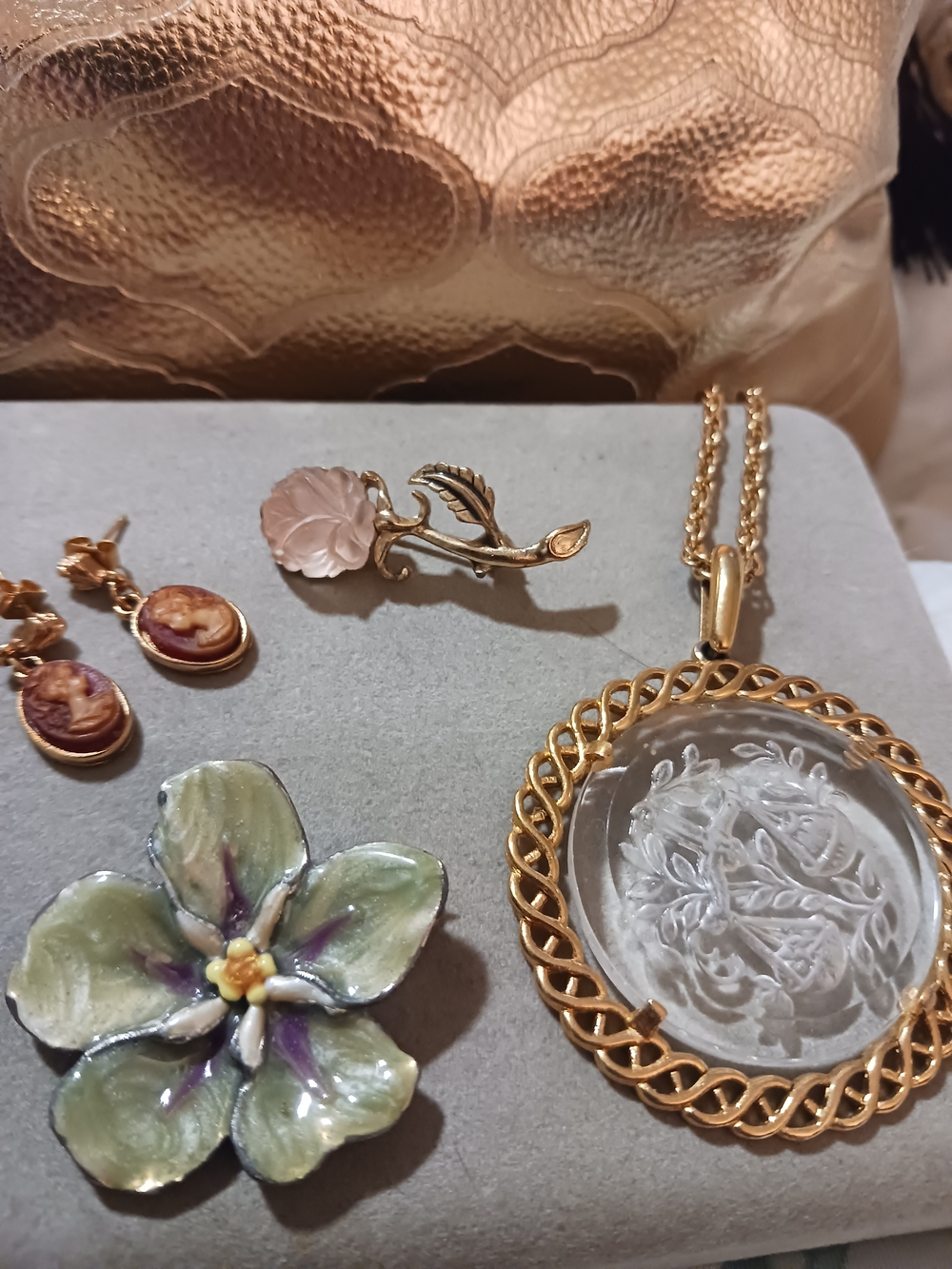 Vintage Lot Of Jewelry - Picture 3 of 3